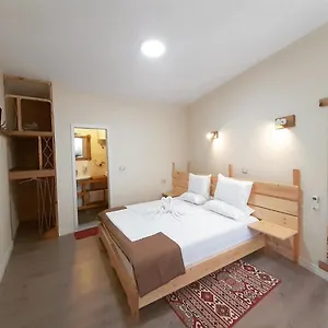 At Pikotiko's - For Rent Guest house Korce