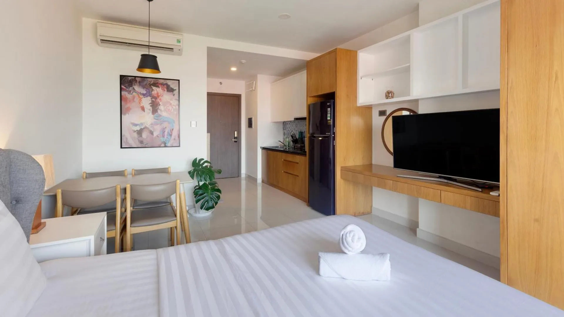 Smile Home - Saigonroyal - Tresor Apartment - Center District 4 Ho Chi Minh City 4*,