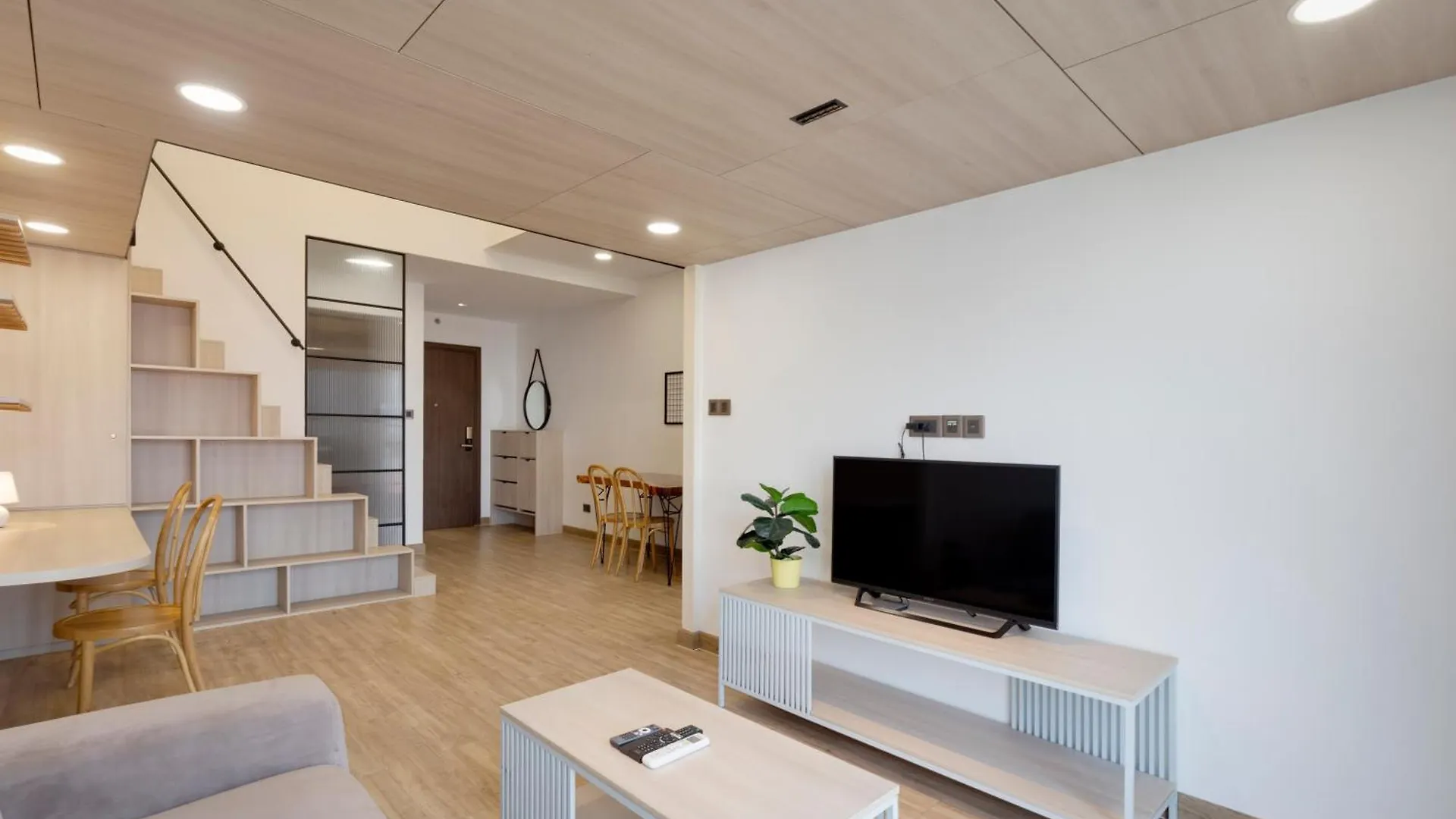 Smile Home - Saigonroyal - Tresor Apartment - Center District 4 Ho Chi Minh City 4*,