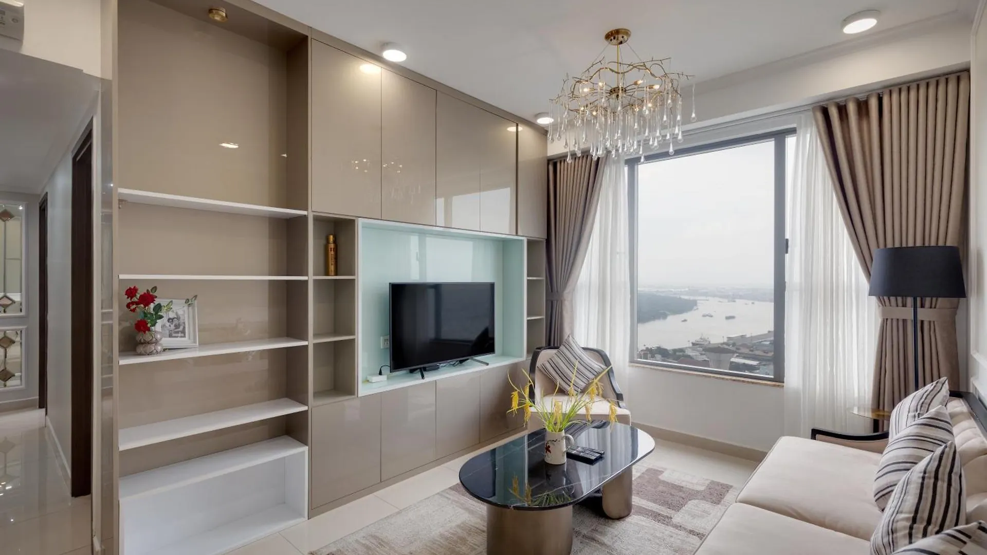Smile Home - Saigonroyal - Tresor Apartment - Center District 4 Ho Chi Minh City 4*,